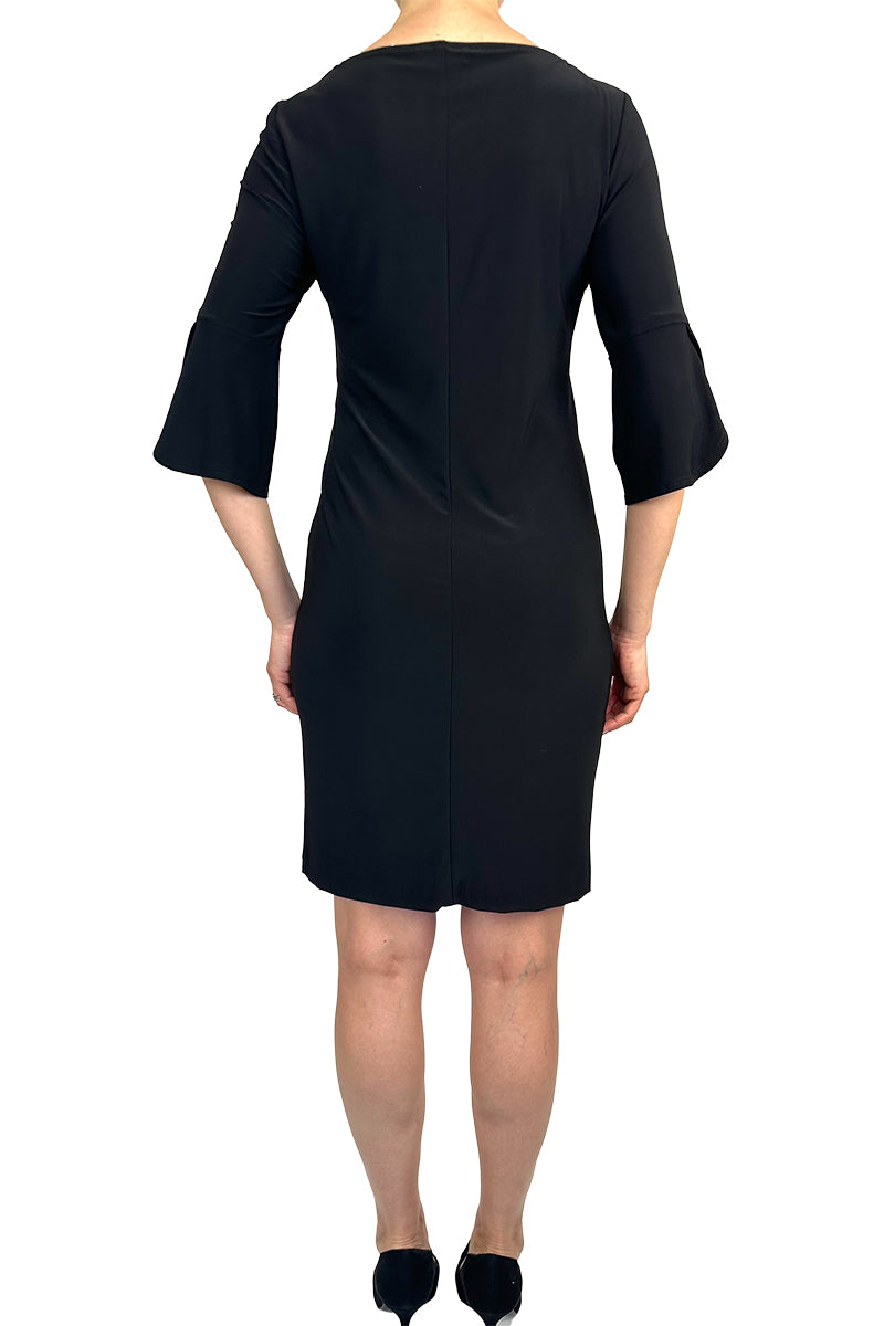 Robe noire pour femmes à manches longues, coupe flatteuse avec décolleté et manches tendance